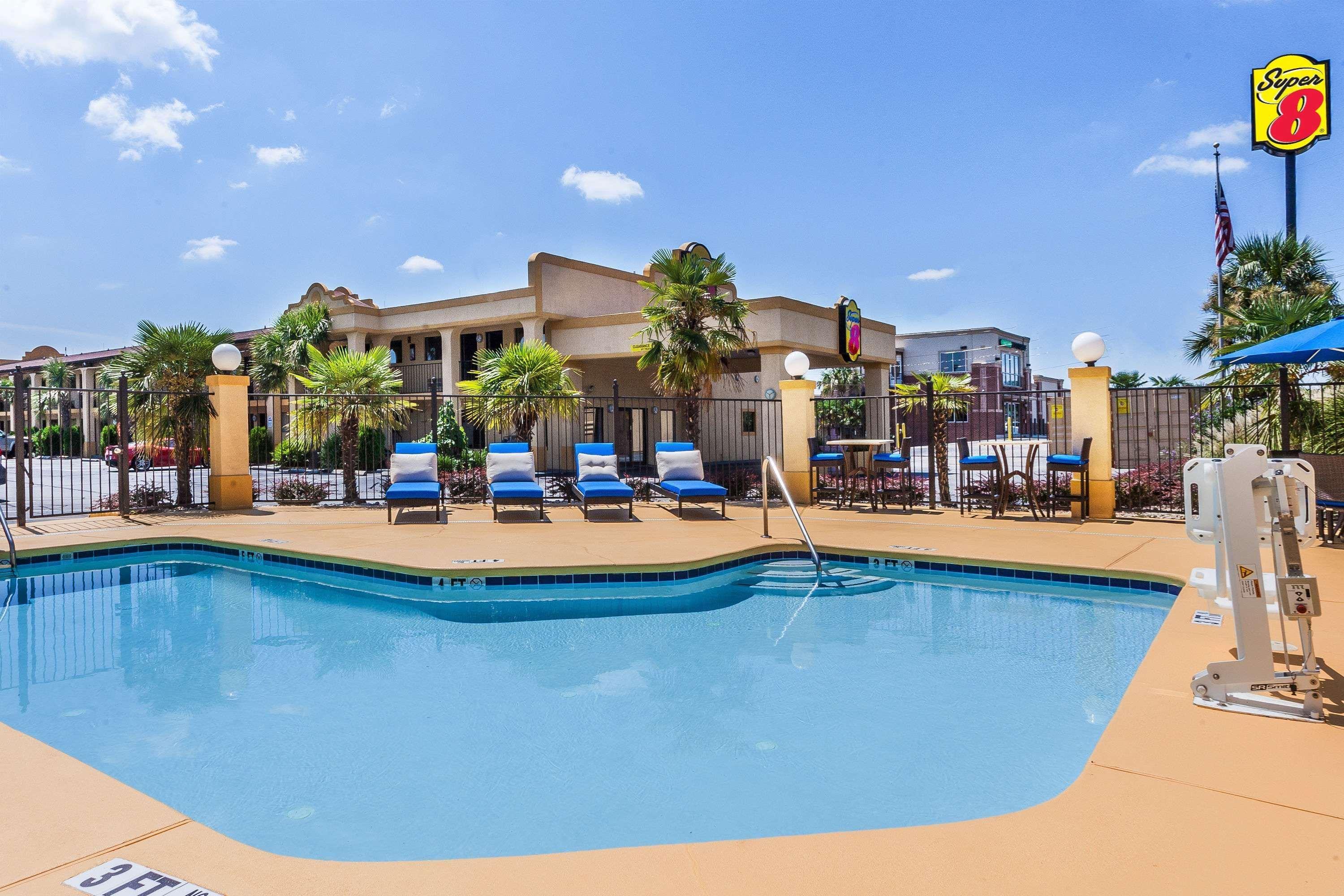 Super 8 By Wyndham Hotel