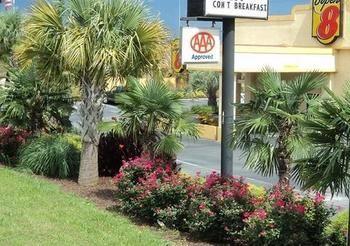 Super 8 By Wyndham Hotel 2*