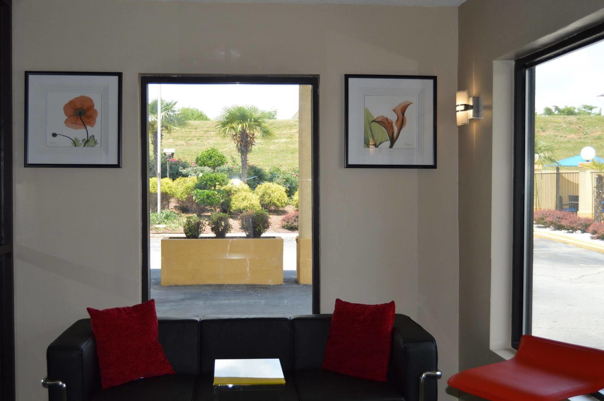 Super 8 By Wyndham Hotel Stockbridge