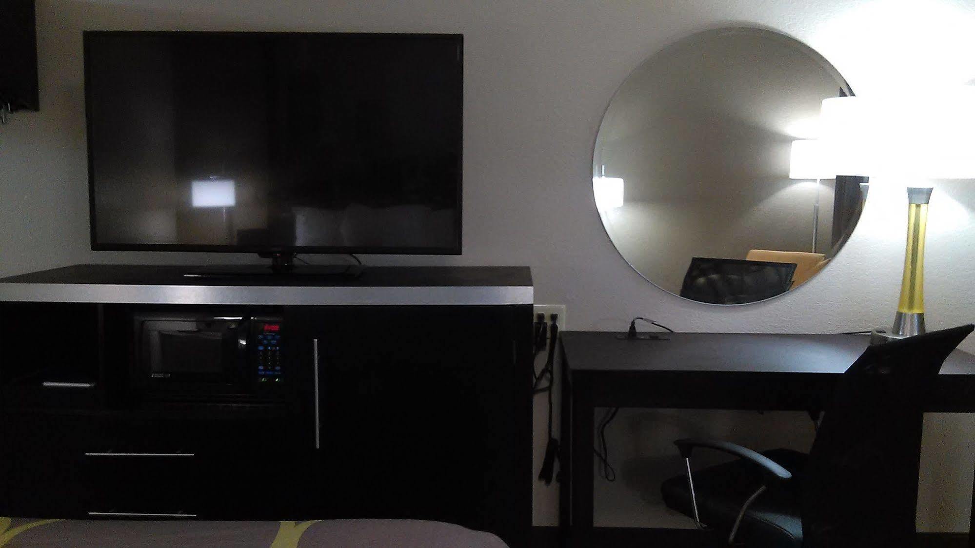 Super 8 By Wyndham Hotel Stockbridge